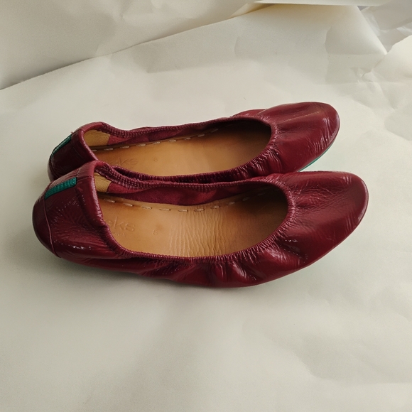 Tieks by Gavrieli Women's Size 8 Ruby Red patent Foldable Ballet Flats - Picture 3 of 15